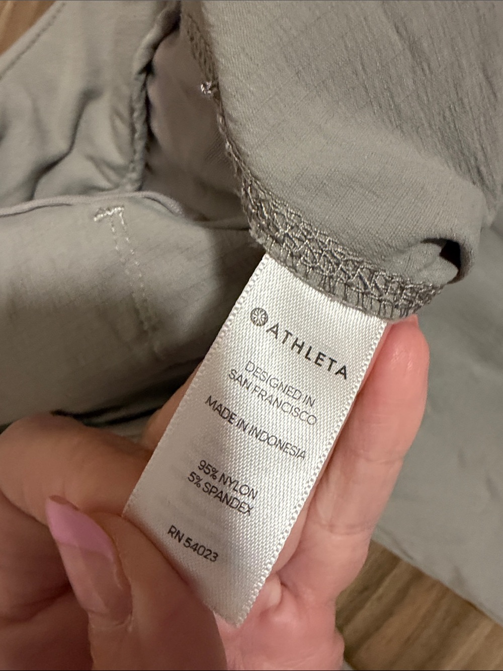 Athleta Women’s Gray Trekkie 2.0 Jogger Pants 8 Lightweight Drawstring Pockets - Picture 3 of 9